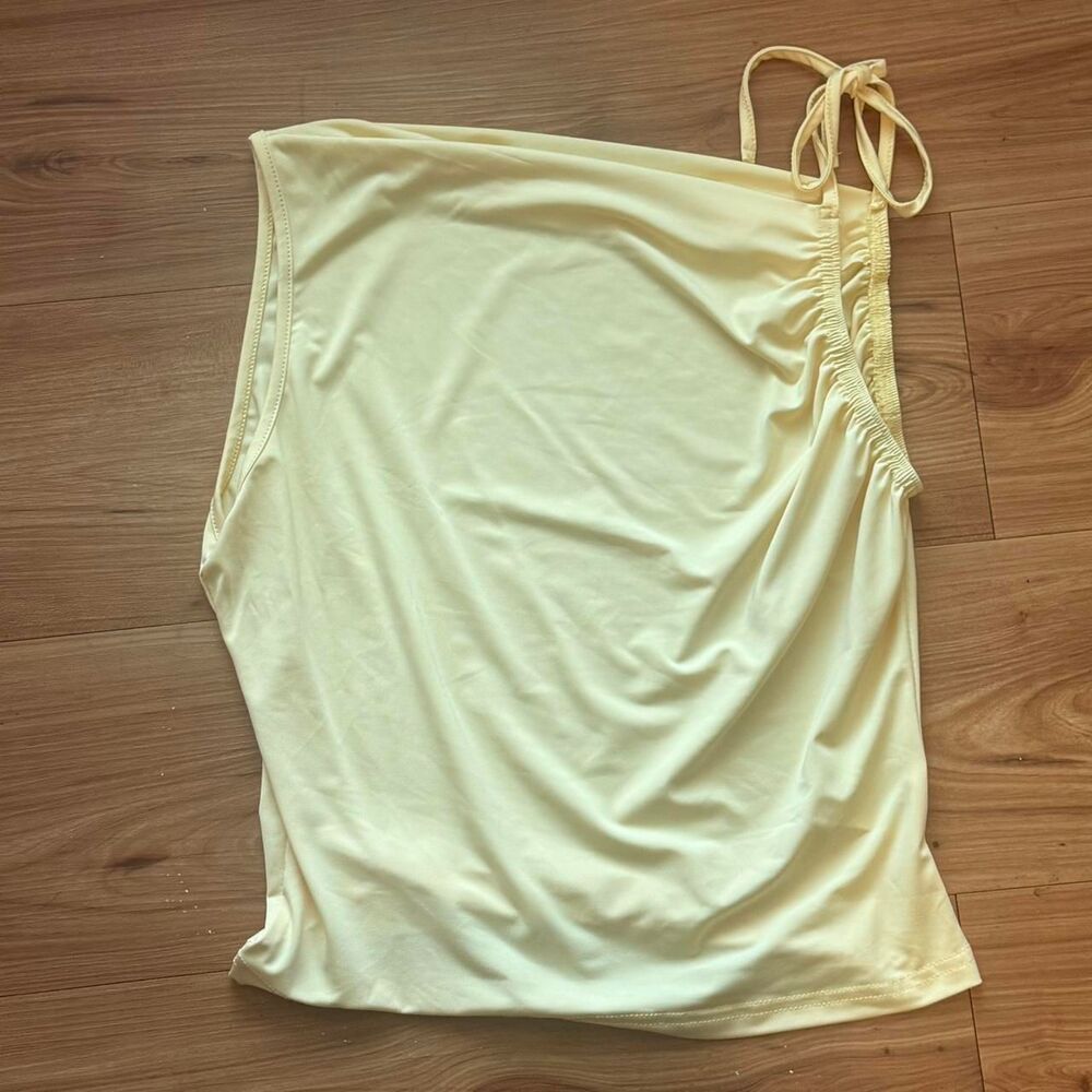 Shein Women's Yellow Crop-top